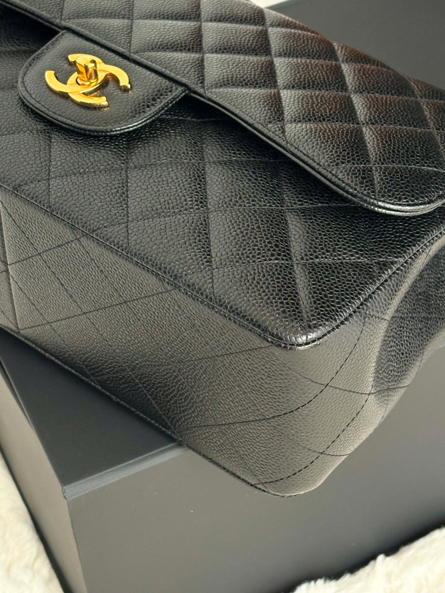 Chanel Large flap black caviar series 30424488 Rank SA