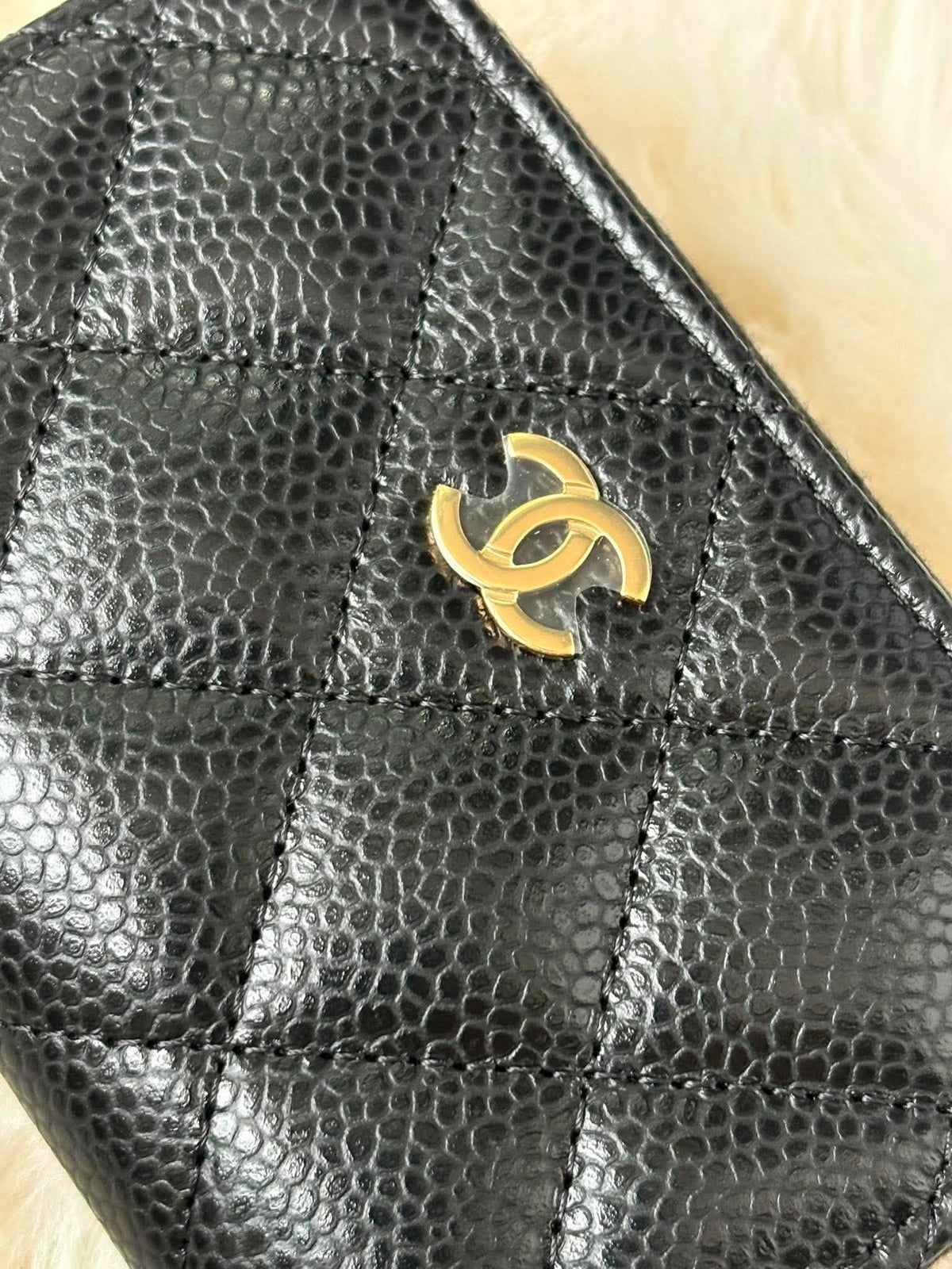 Chanel Compact zippy black chw caviar UUC7P366