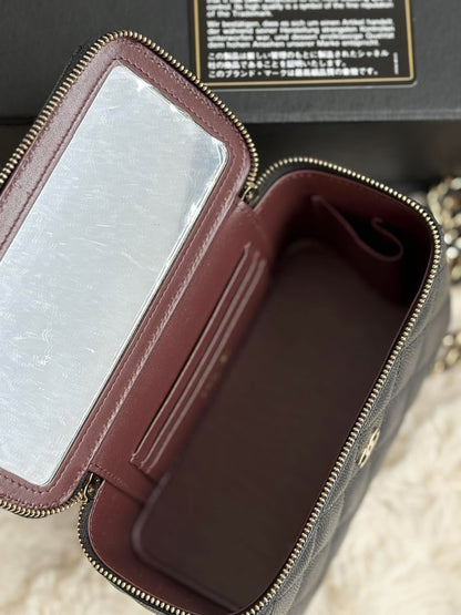 Chanel vanity caviar ghw series 9/10 excellent