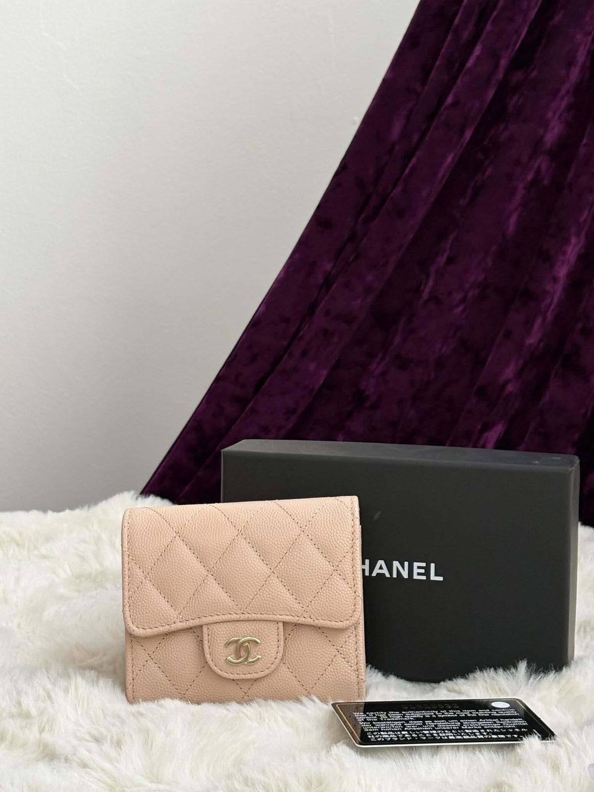 Chanel trifold waller caviar beige&nbsp; series 31813632 9/10