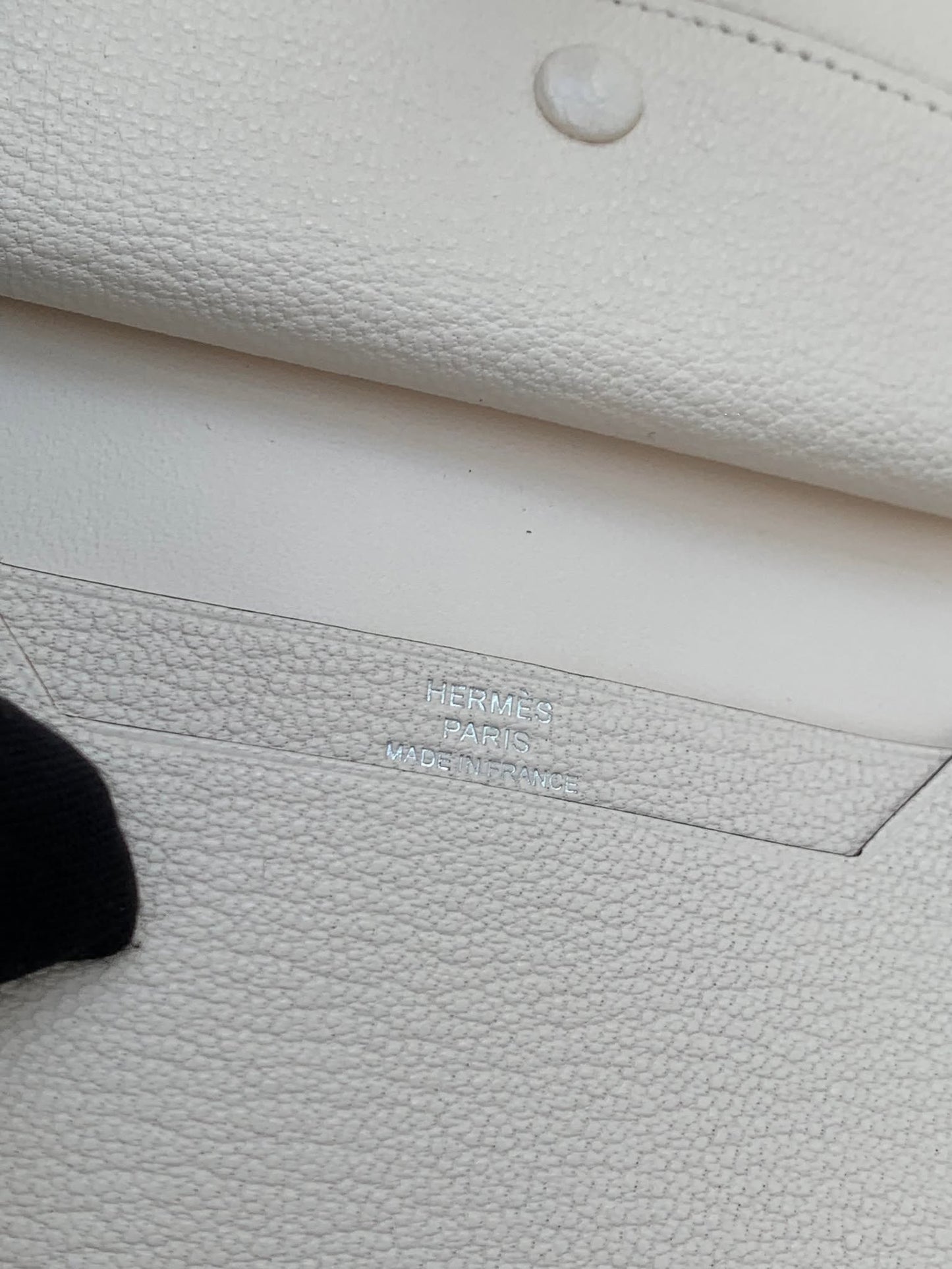 Hermes White Bifold Bearn card holder stamp U Brandnew