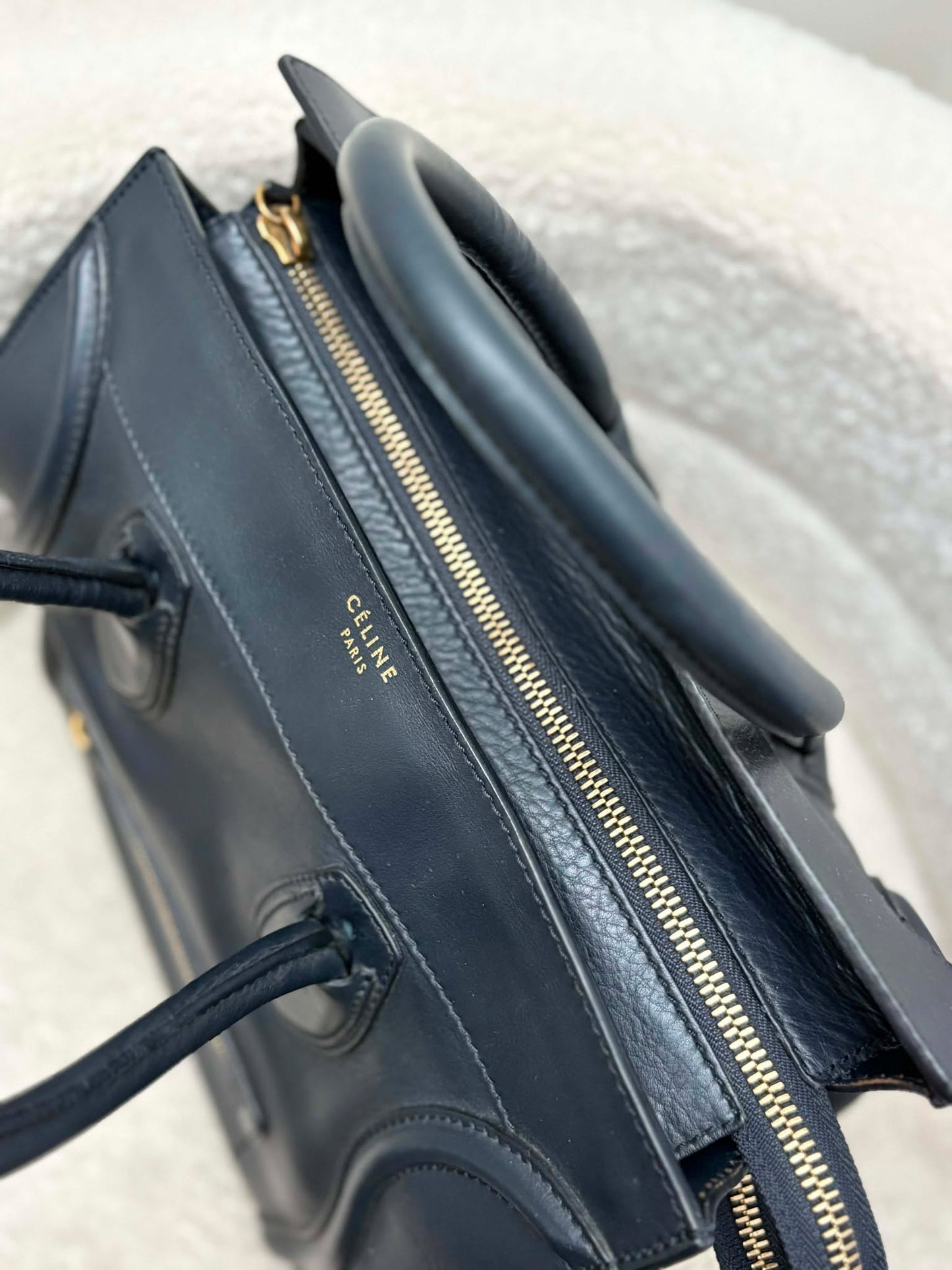 Celine luggage micro deep blue ghw Rank A