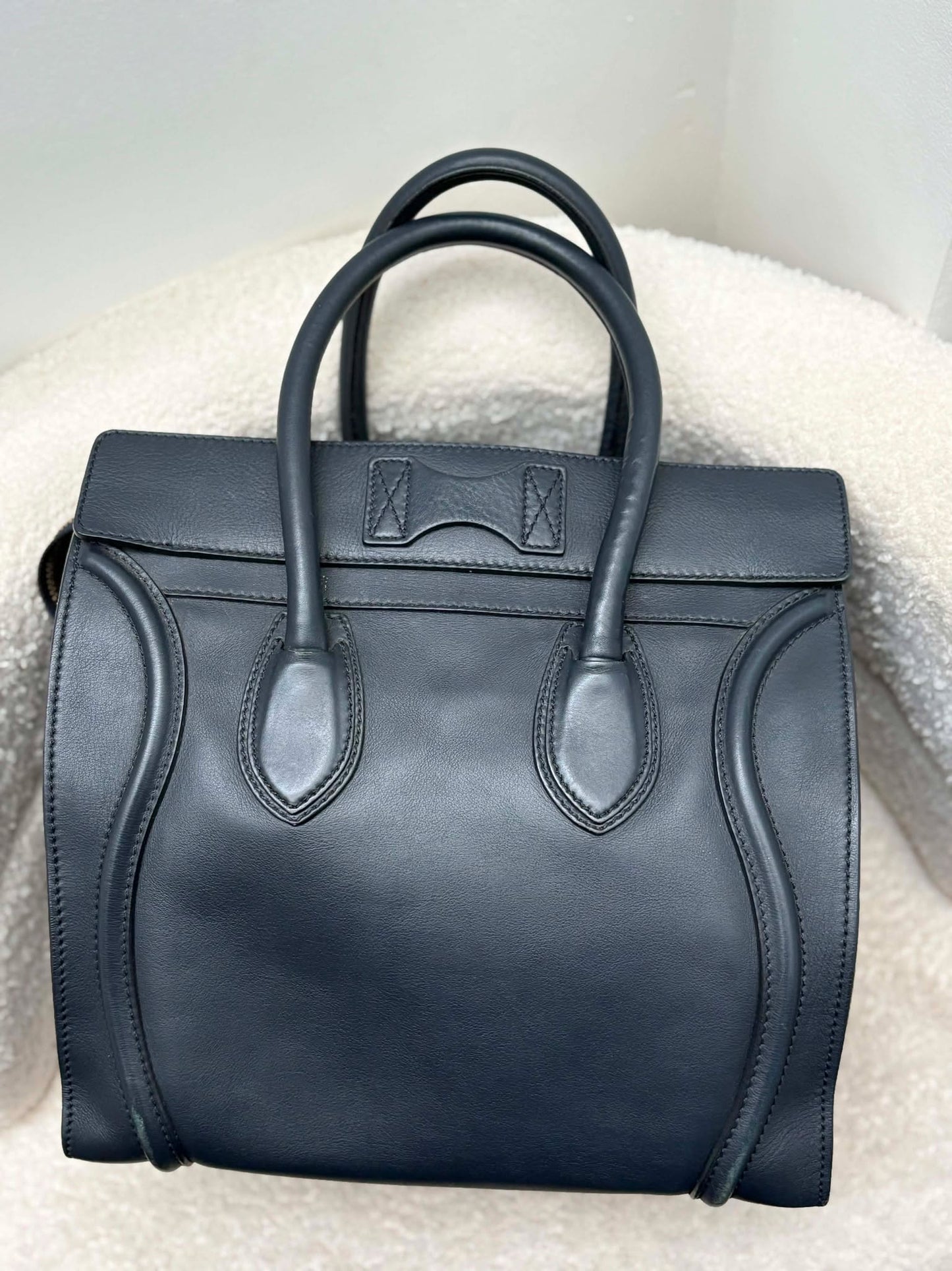 Celine luggage micro deep blue ghw Rank A