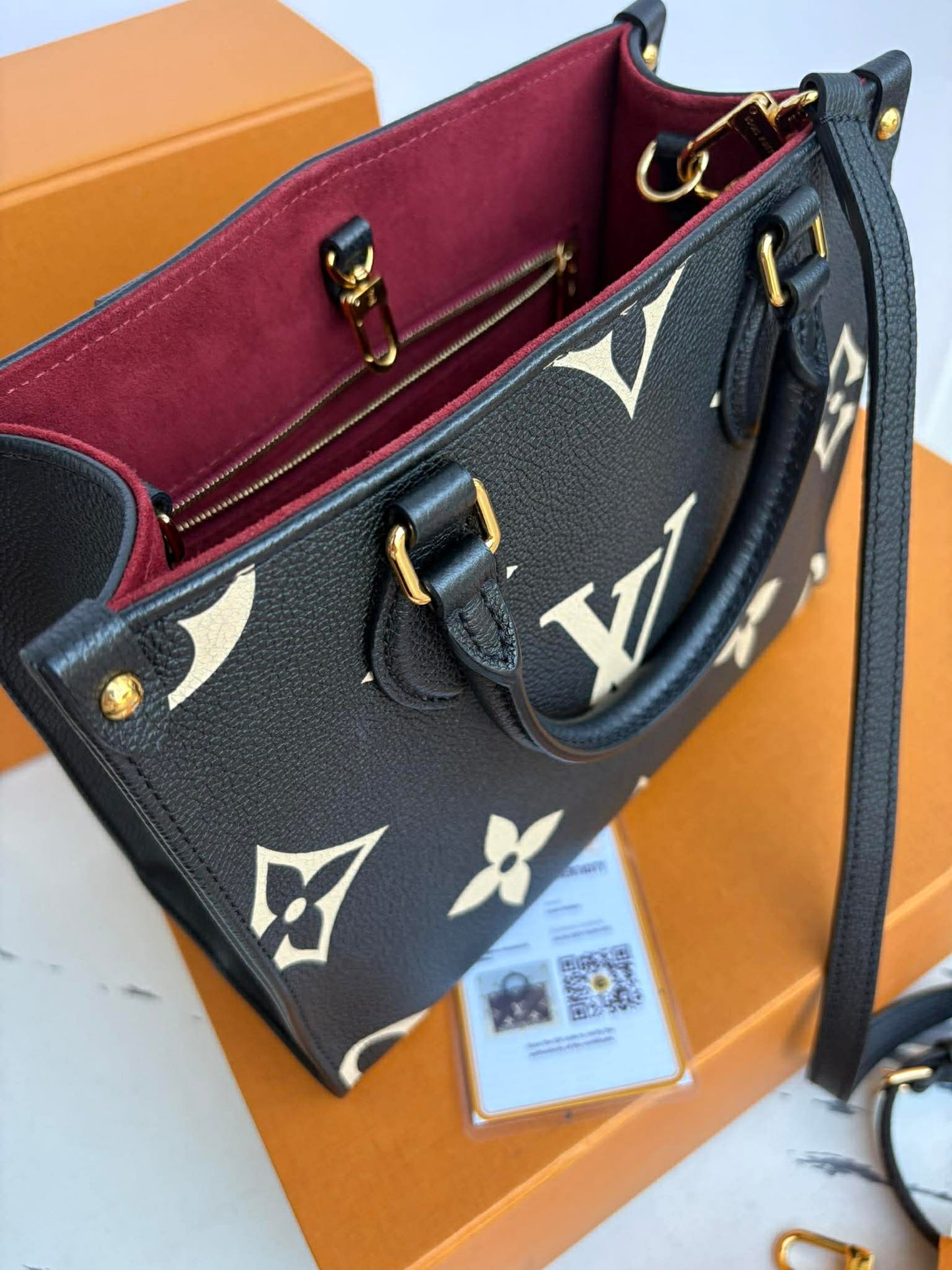 Louis Vuitton On the Go impriente pm Excellent Condition